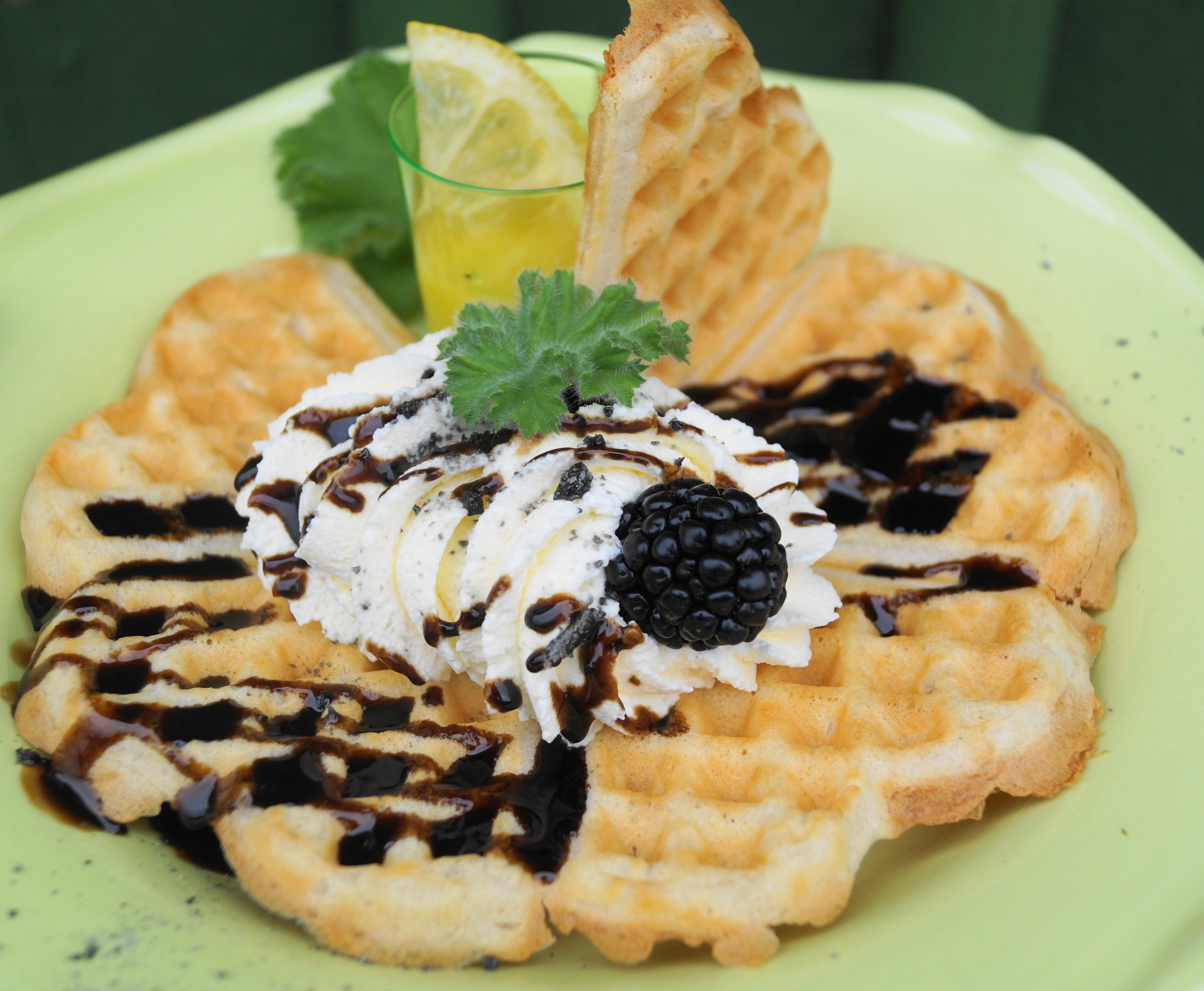 våffla med lakrits-sirap